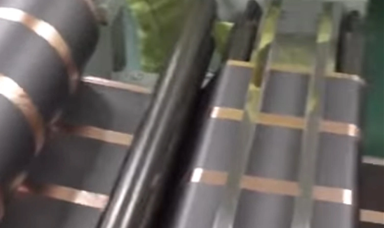 Máquina de corte de piezas de poste de batería de litio