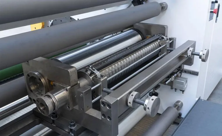 Cortador sin parar de 4 ejes Pro Series con troquelado en línea para película, papel, aplicación de material laminado
