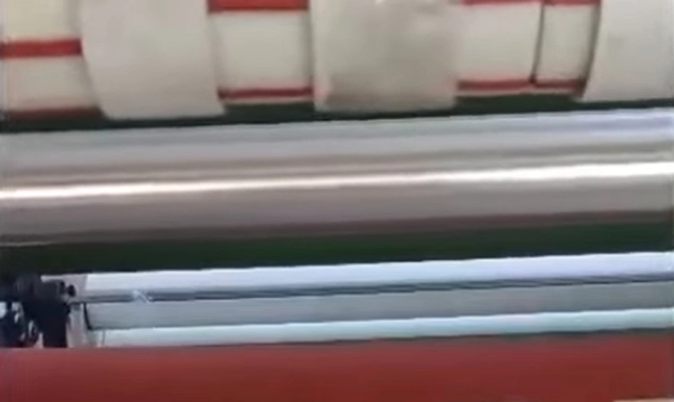 Ajuste perfectamente la cinta y el tubo de papel