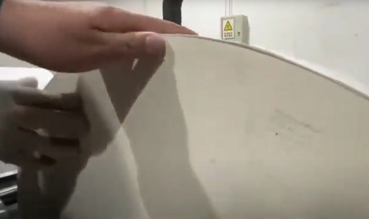 La alimentación material de la máquina de corte de papel A4 Part1