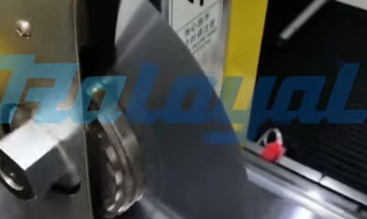 ¿Cómo la máquina de corte de cinta Lubrique la cuchilla?