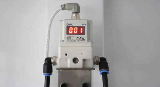 Máquina de corte HCH2-650 de alta velocidad con eje de fricción