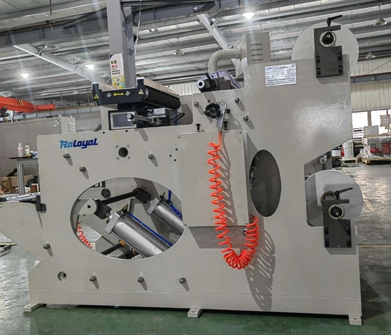 Característica de la máquina de rebobinado de corte HC-550