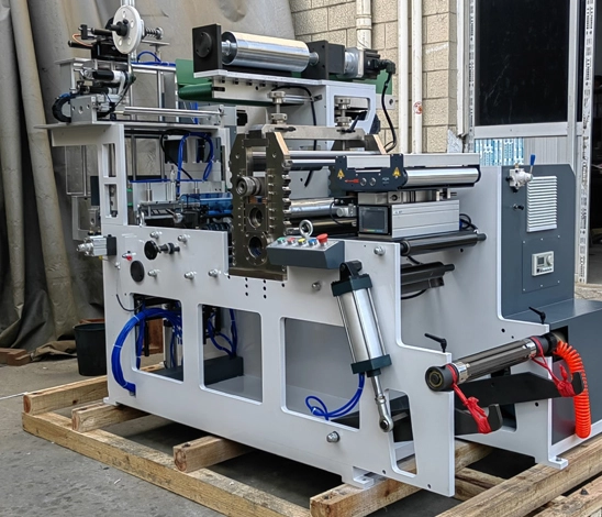Característica de LYRS-350 económica máquina de rebobinado completamente automática de corte de torreta