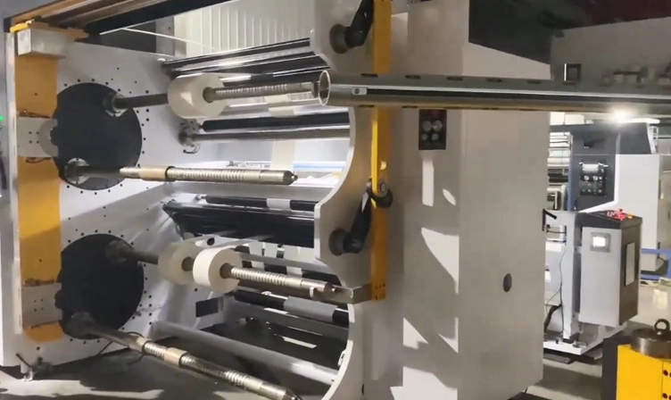 Proceso de descarga de volteo automático de la serie Pro 4 ejes torreta máquina de corte de alta velocidad