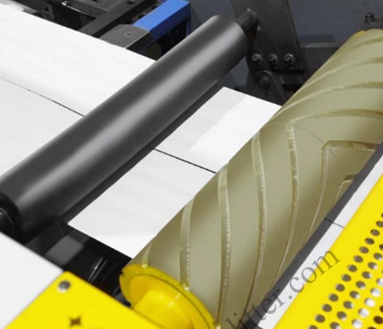 Característica de la máquina de corte rotativa de Papel Sándwich