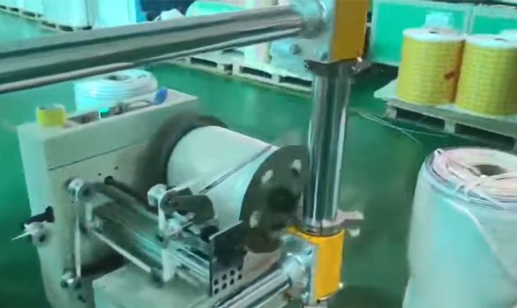 Máquina de corte de película de embalaje flexible de alta velocidad