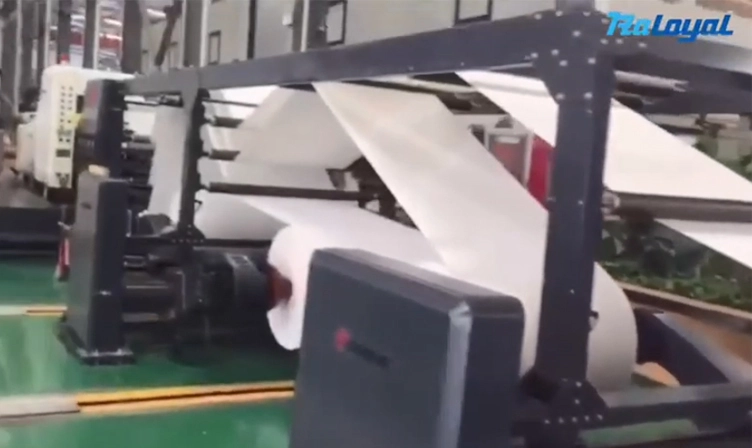 4 rollos de carga de papel Jumbo máquina de corte de hoja rotativa de alta velocidad