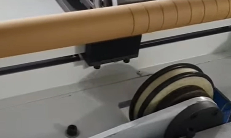 Máquina de corte de núcleo de papel completamente automática