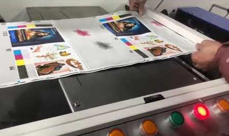 Proceso de roscado material de inspección de etiquetas y máquina de corte