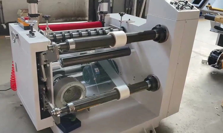 Rebobinadora económica de 650mm de ancho en carrera