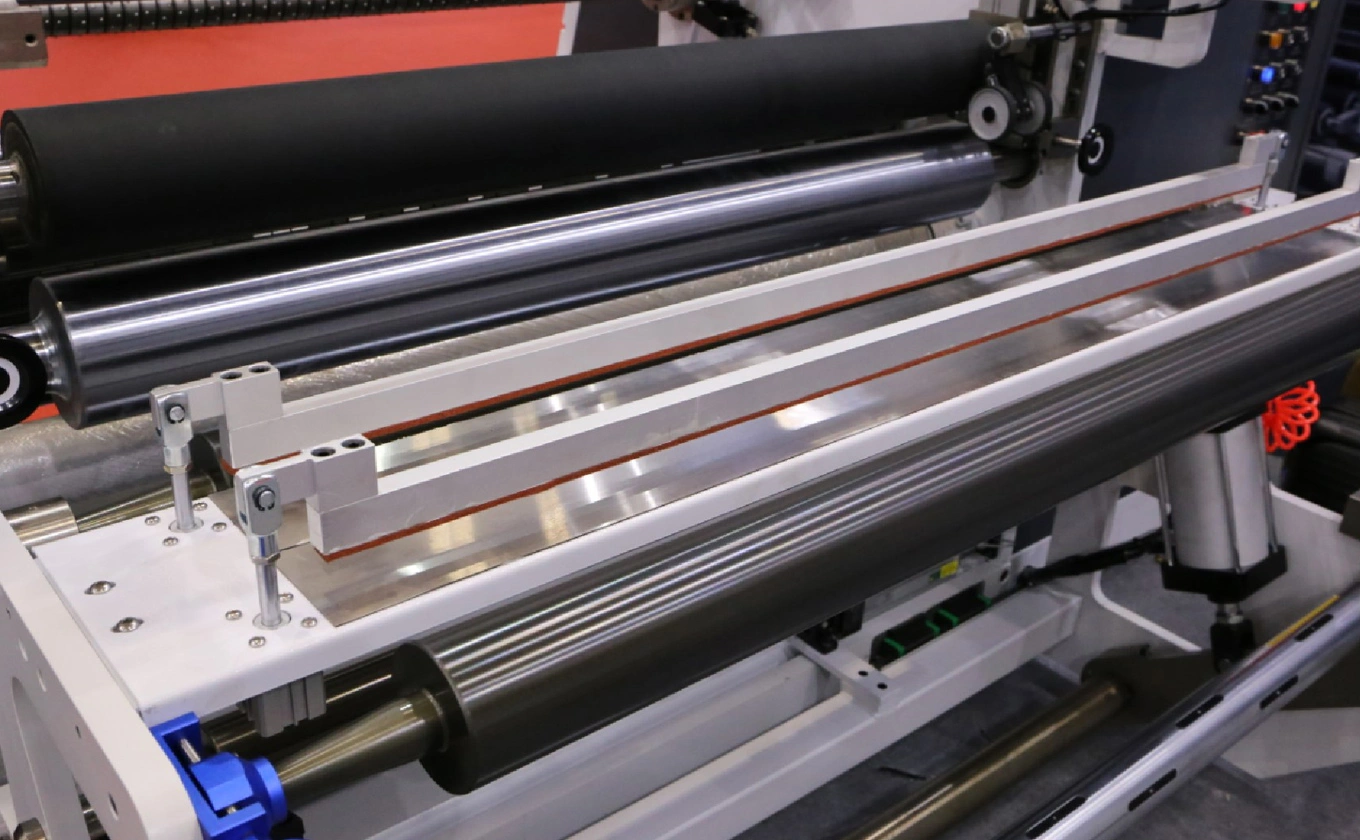 Aplicación de HCH2-1300E Raloyal de alta velocidad económica máquina de rebobinado