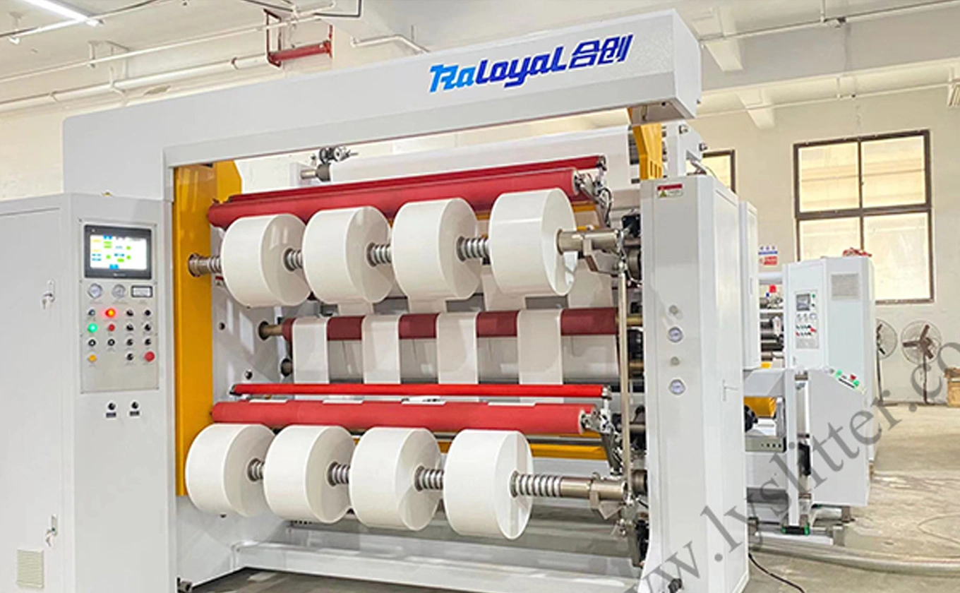 Aplicación de HCH3-1700 máquina de corte de alta velocidad con desenrollado sin eje