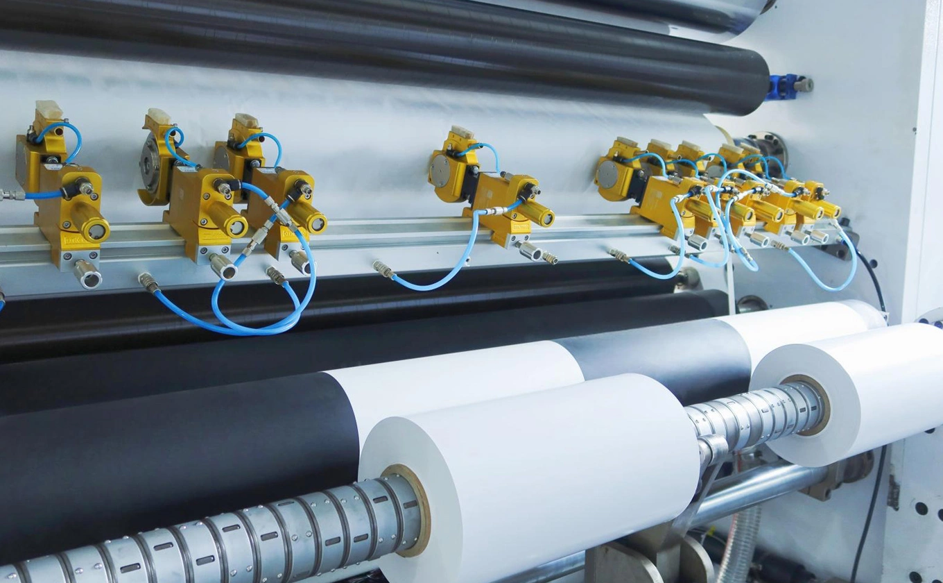 Aplicación de la máquina de corte de rollo Jumbo de alta velocidad de la serie PLUS