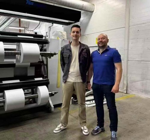 Raloyal brilla en Bielorrusia: La instalación de la máquina de corte es aplaudida por la fábrica de impresión más grande del país